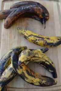 Very ripe bananas and ripe plantains