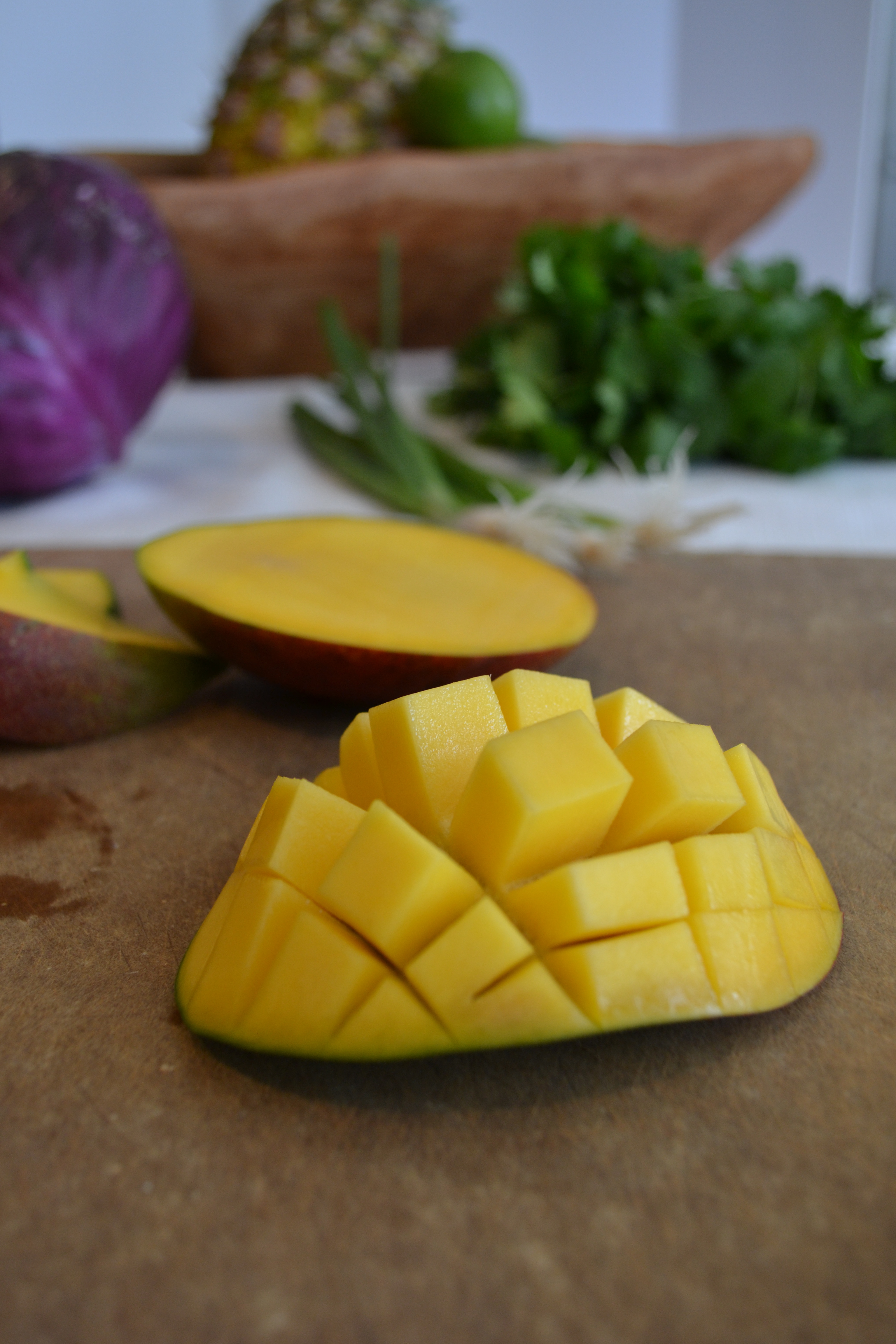 Simple Mango Side Turn the mango side inside out for easy cutting – Minced