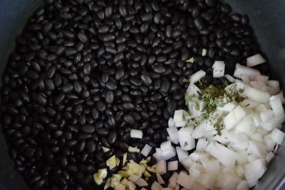 Soaked Black Beans with Onion, Garlic and Epazote (www.mincedblog.com)